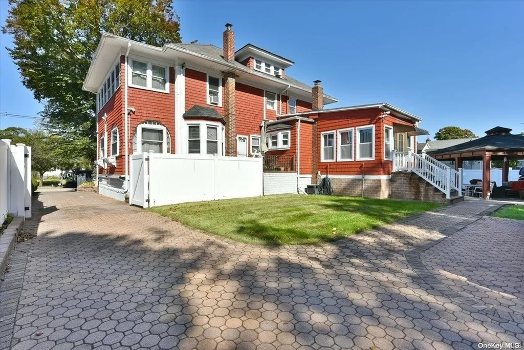 321 Archer Street Freeport NY 11520