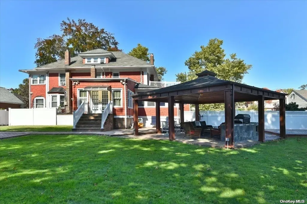 321 Archer Street Freeport NY 11520