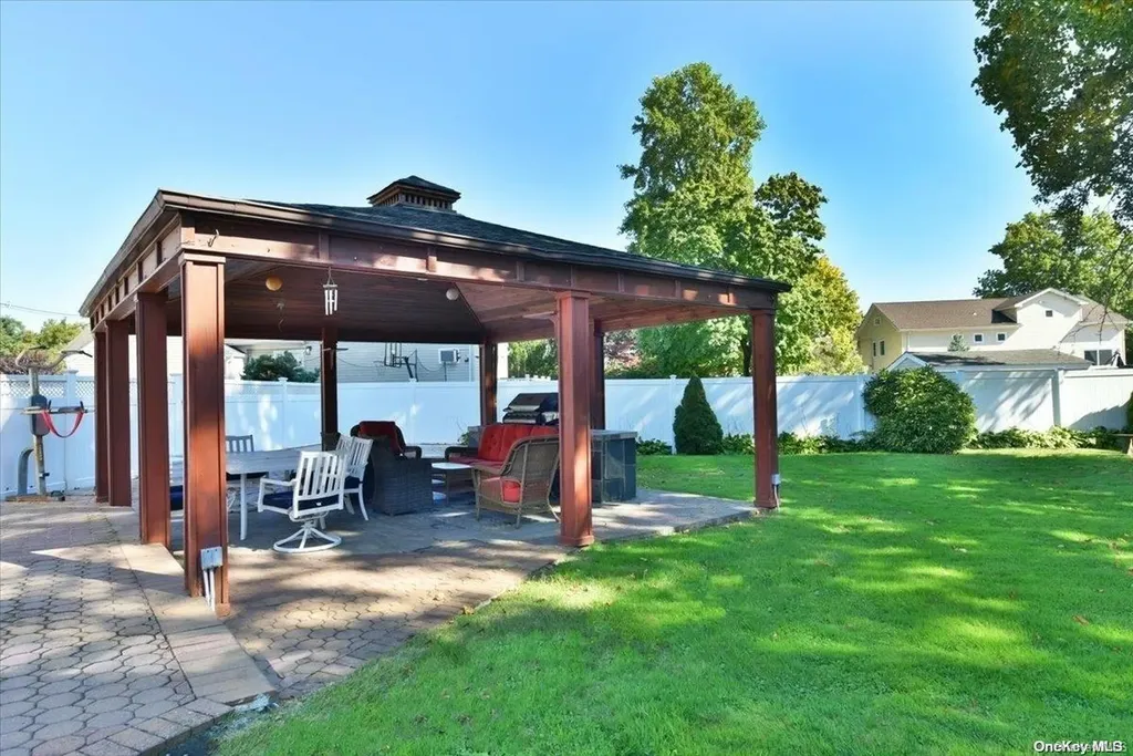321 Archer Street Freeport NY 11520