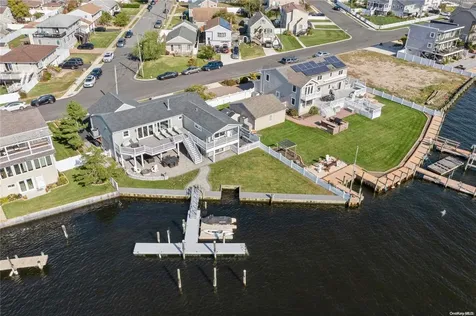 250 W Lido Promenade Lindenhurst NY 11757