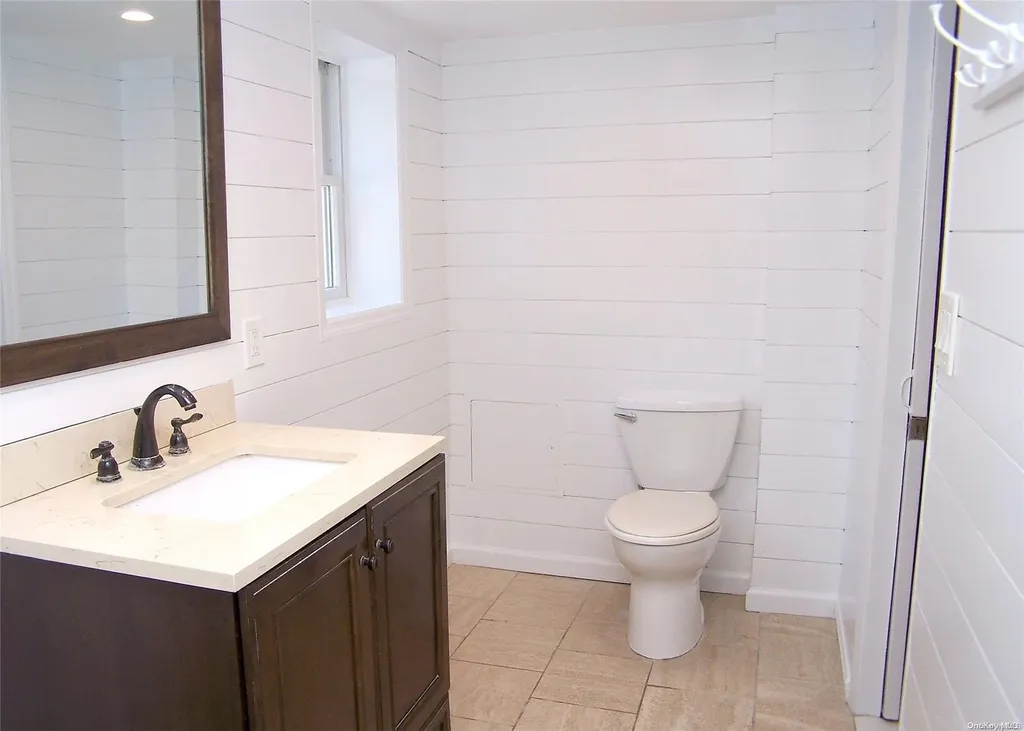 85 Irving Avenue Lindenhurst NY 11757