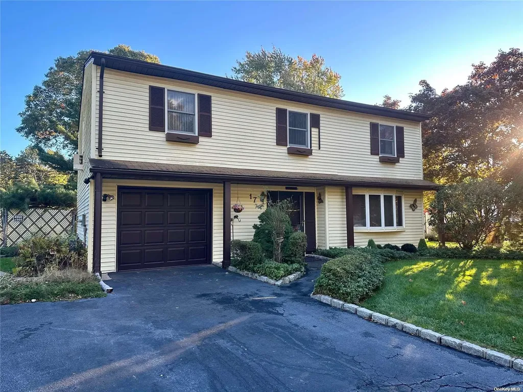 17 Summercress Lane Coram NY 11727
