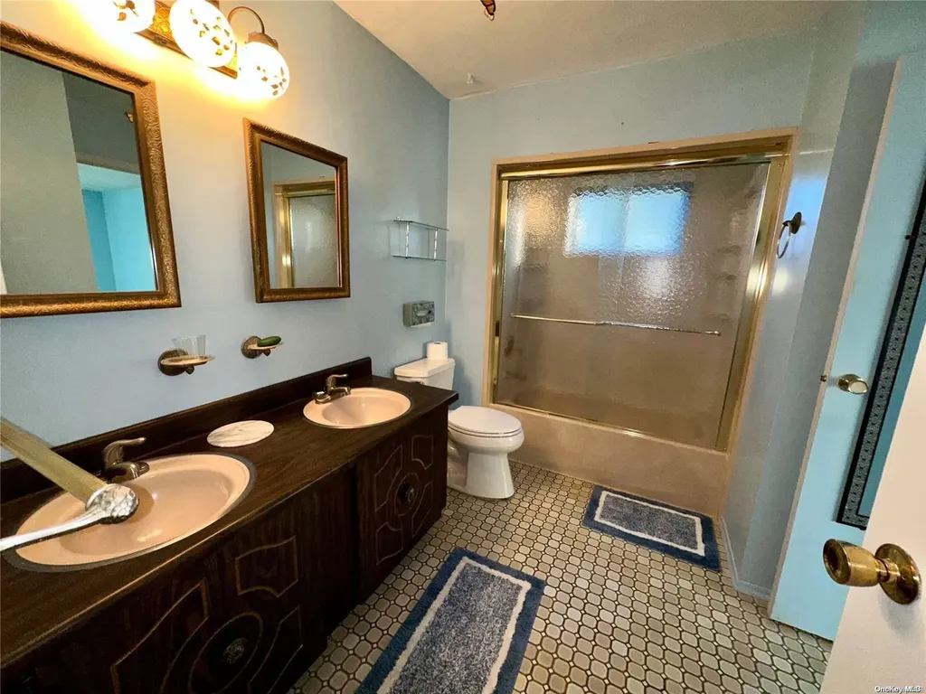 17 Summercress Lane Coram NY 11727