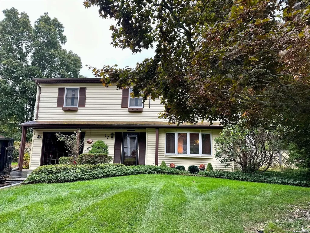 17 Summercress Lane Coram NY 11727