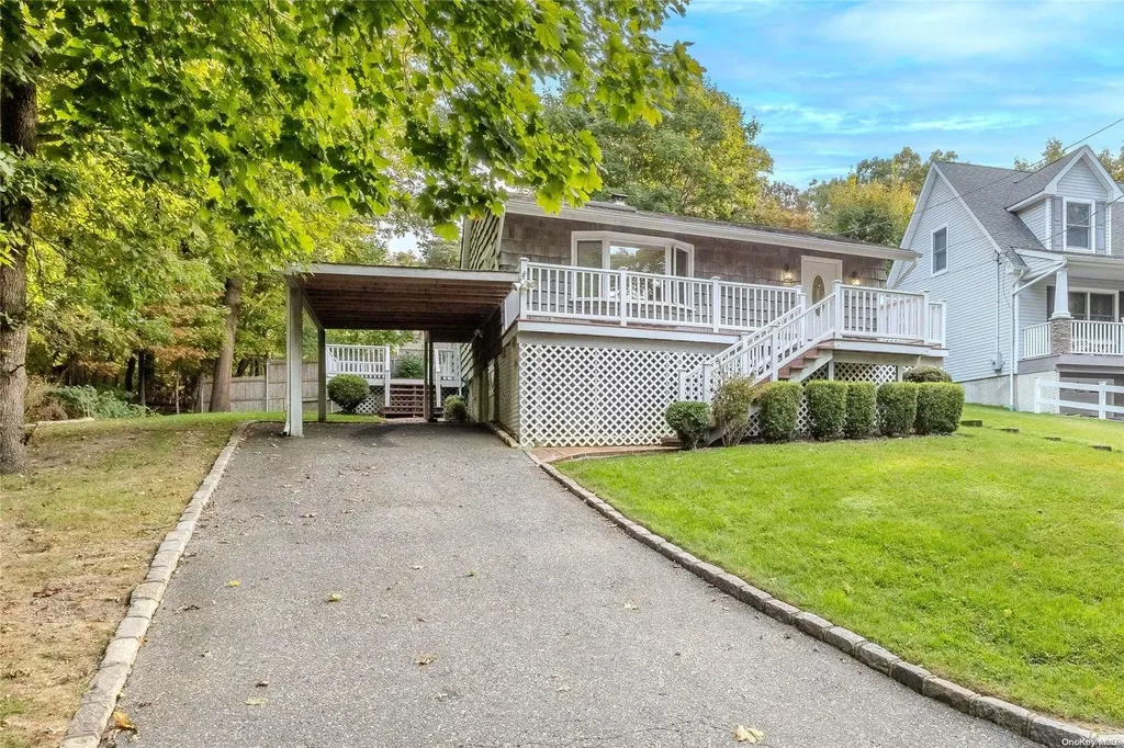 46 Neptune Road Rocky Point NY 11778
