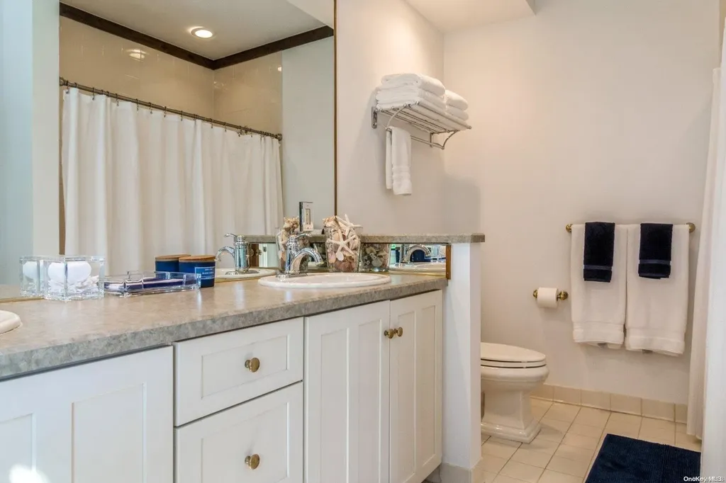 136 S Montauk Westhampton NY 11977