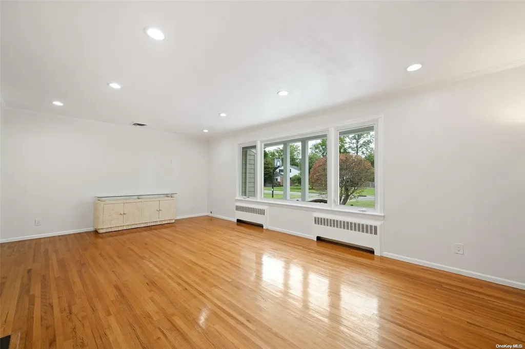170 Crabapple Road Manhasset NY 11030