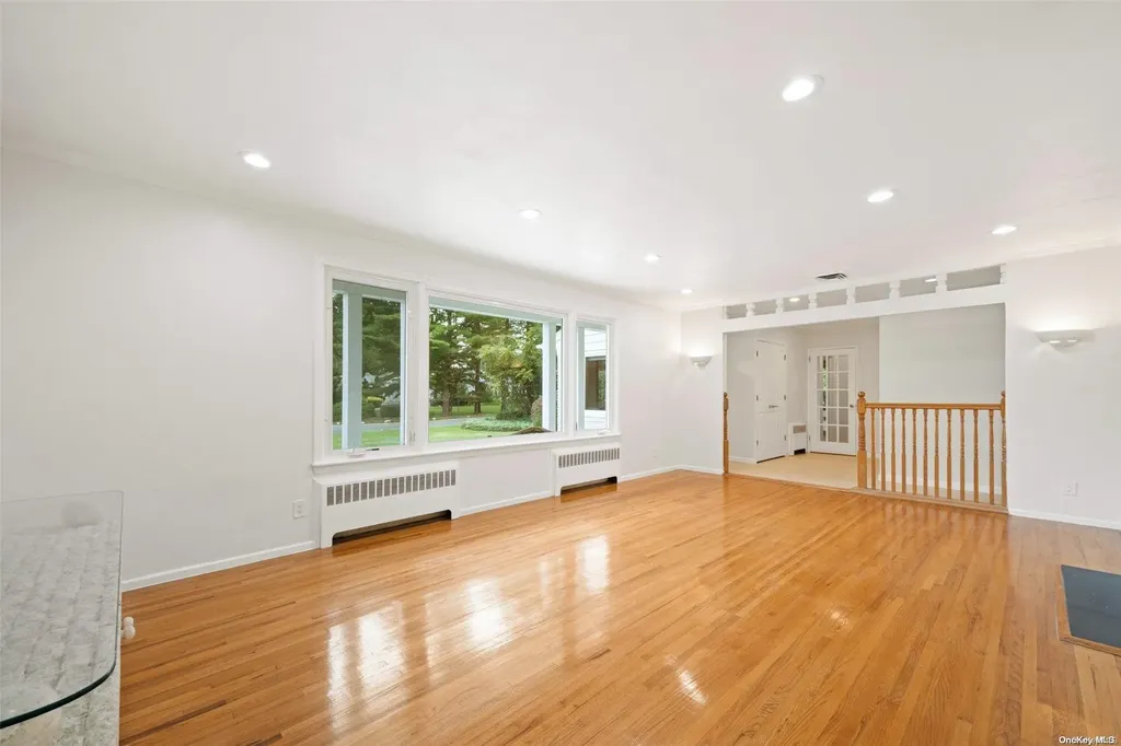 170 Crabapple Road Manhasset NY 11030