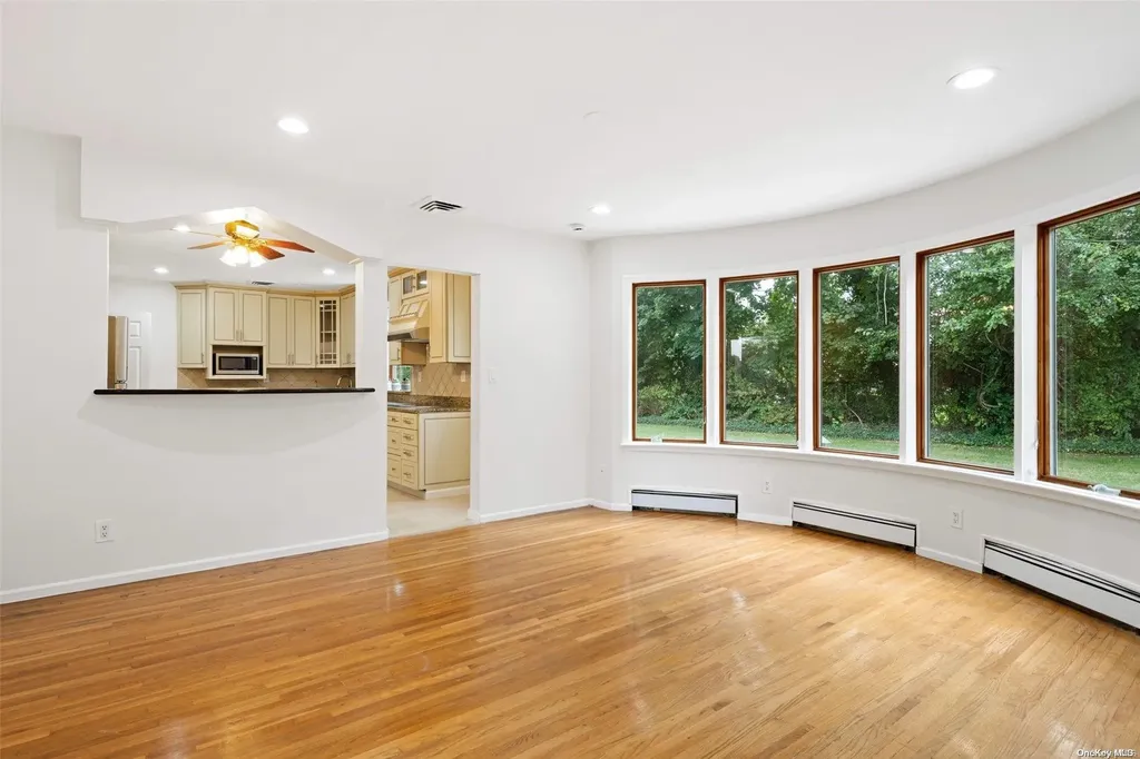 170 Crabapple Road Manhasset NY 11030
