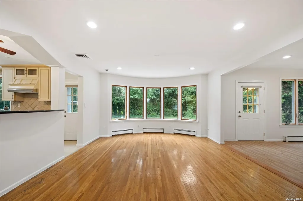 170 Crabapple Road Manhasset NY 11030