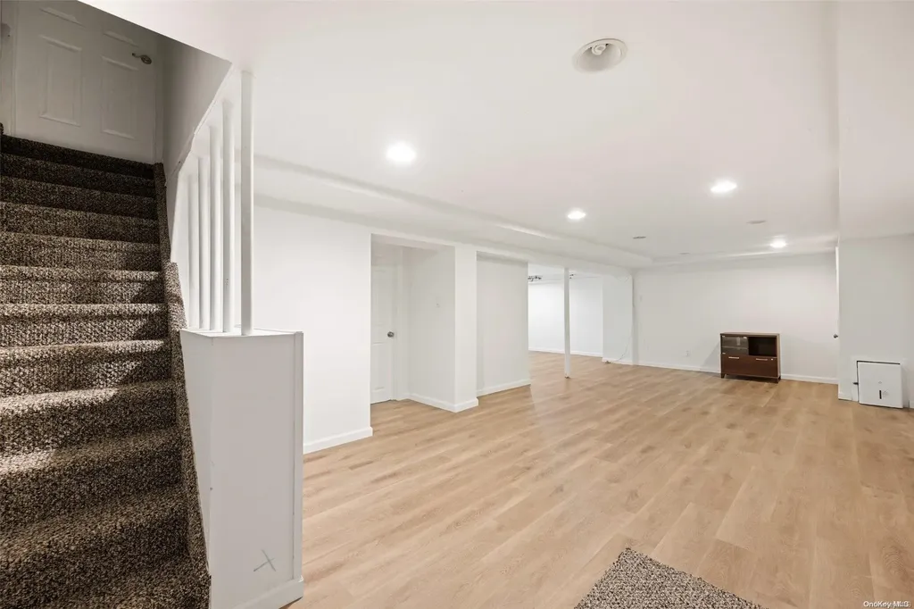 170 Crabapple Road Manhasset NY 11030
