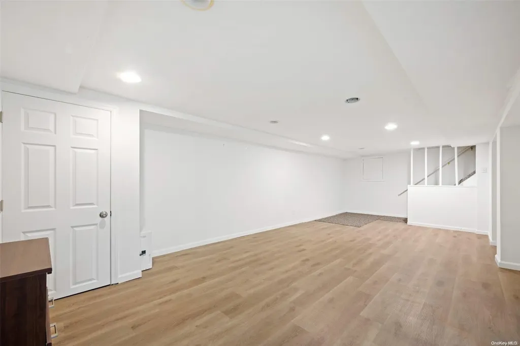 170 Crabapple Road Manhasset NY 11030