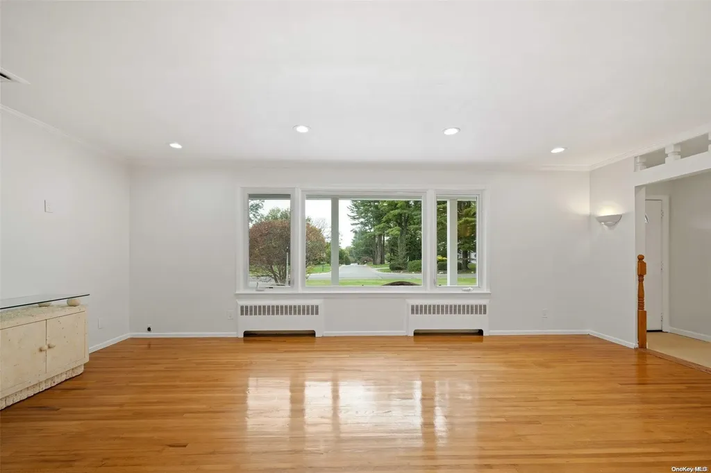 170 Crabapple Road Manhasset NY 11030