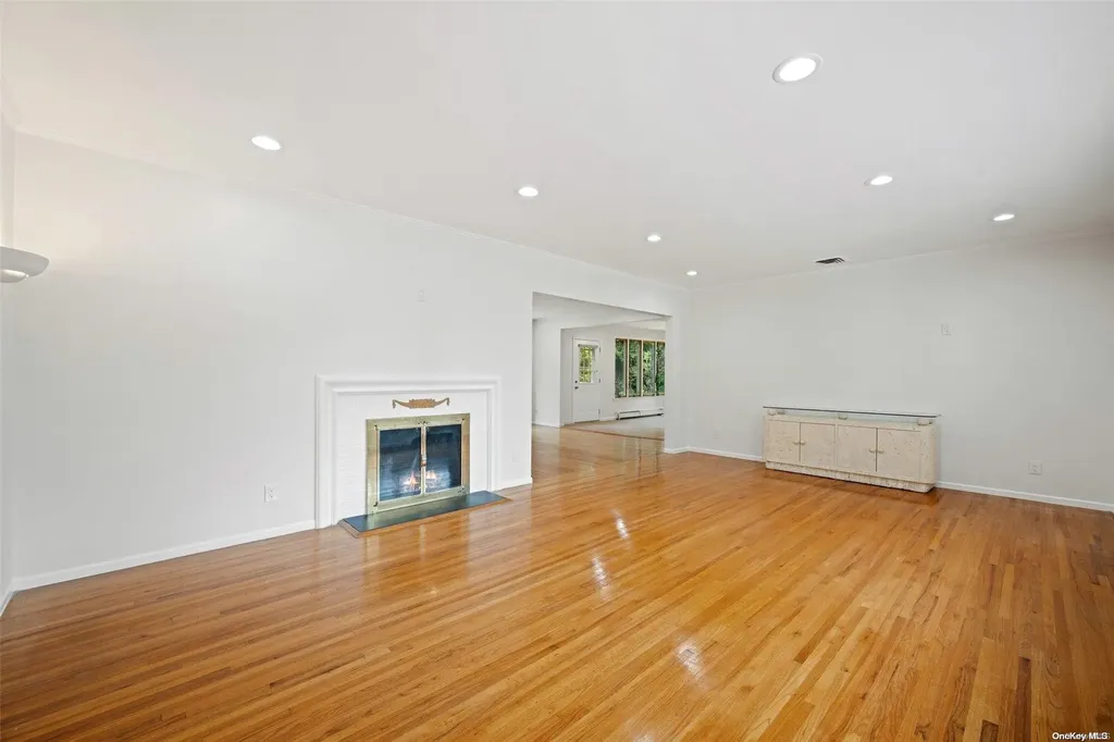 170 Crabapple Road Manhasset NY 11030