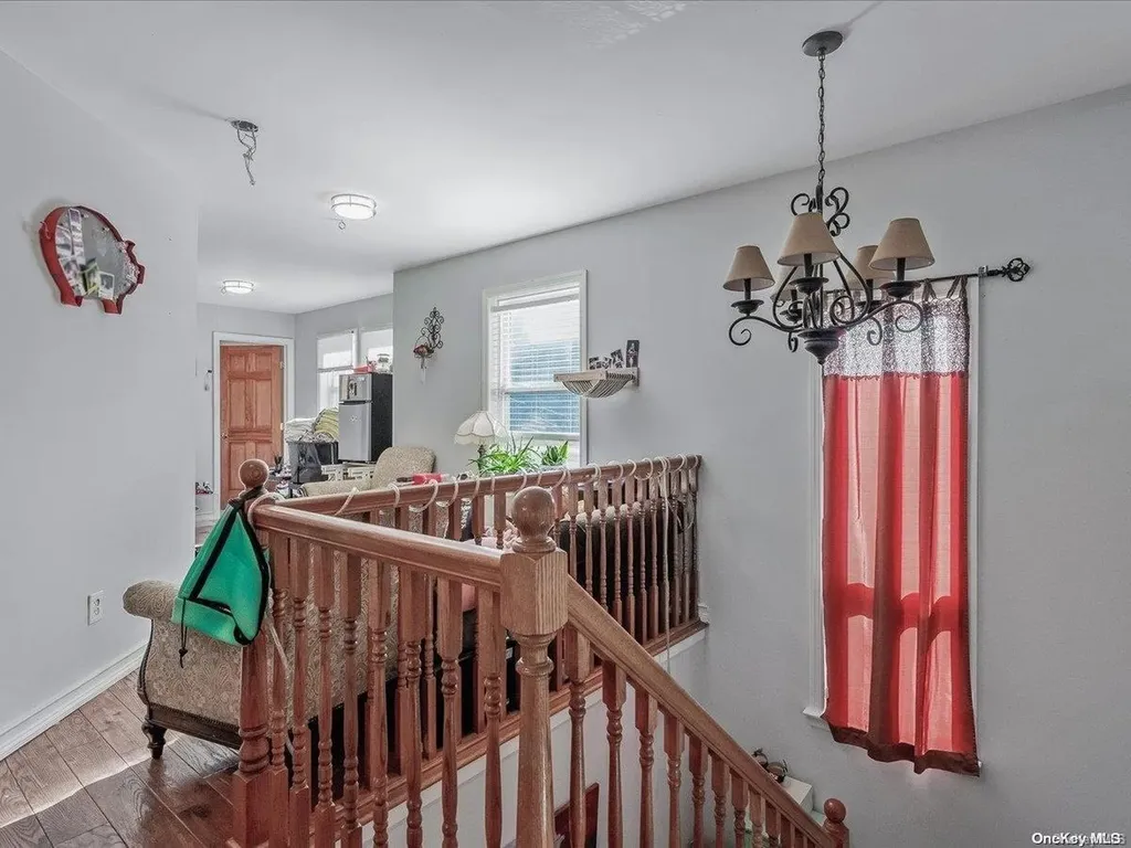 25 Quebec Road Island Park NY 11558