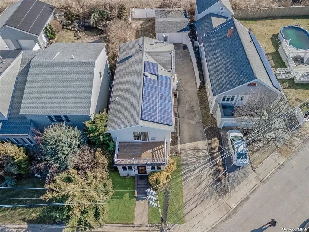25 Quebec Road Island Park NY 11558