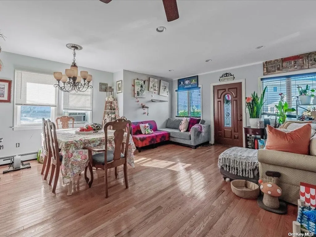 25 Quebec Road Island Park NY 11558