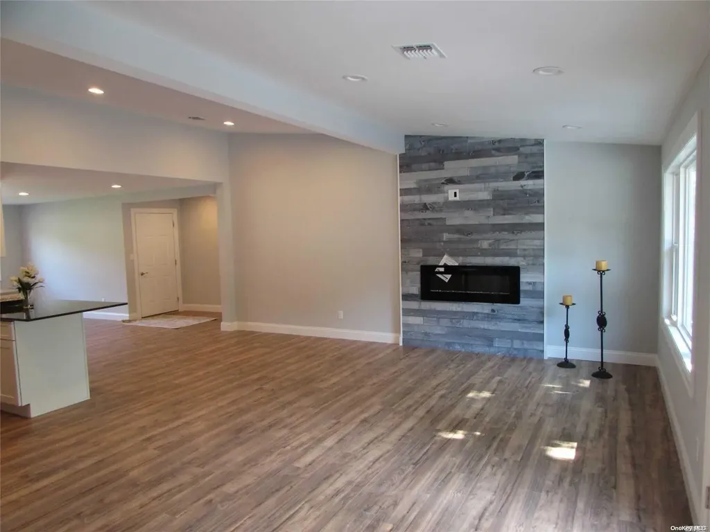 1013 Joselson Avenue Bay Shore NY 11706