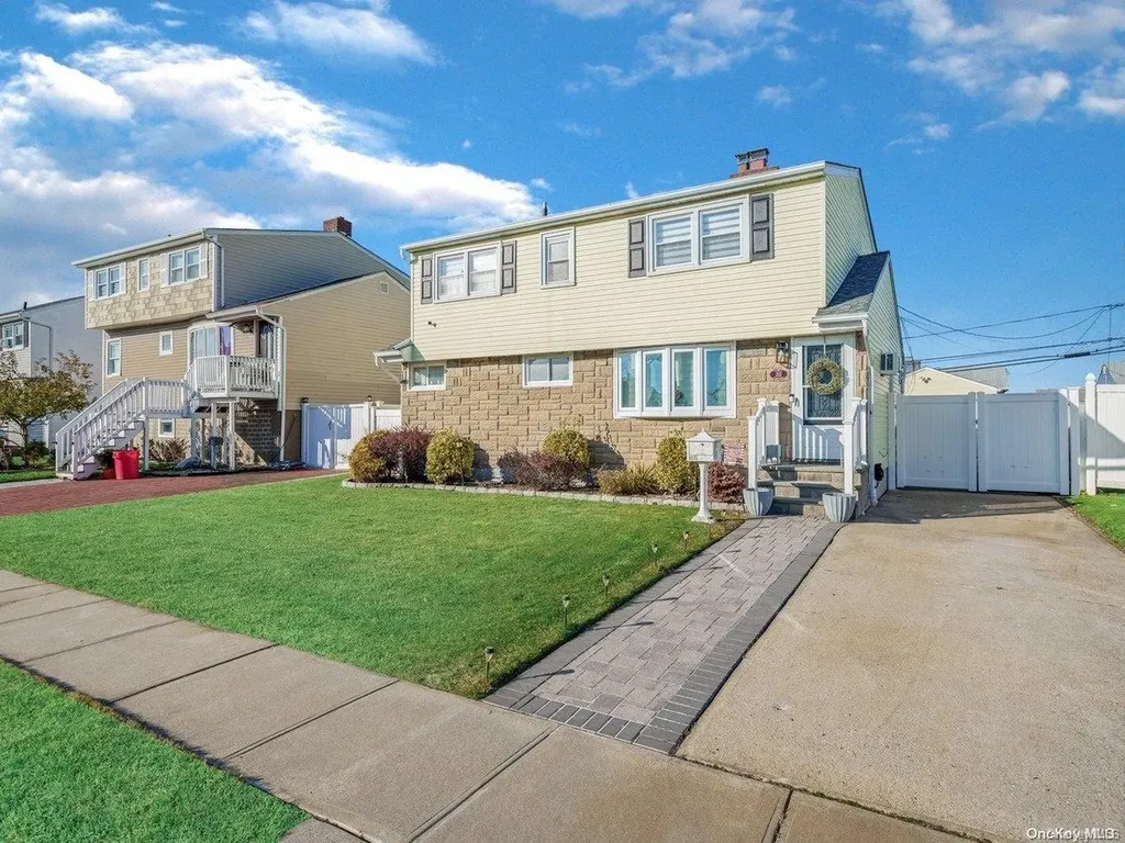 22 Grant Street Freeport NY 11520