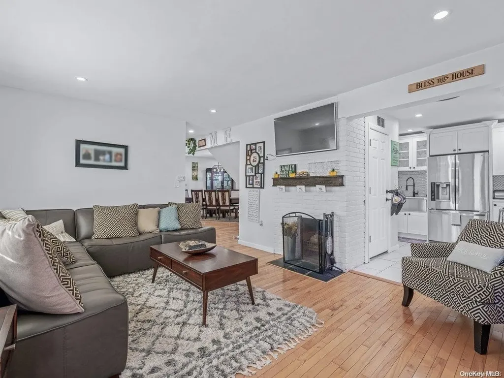 22 Grant Street Freeport NY 11520