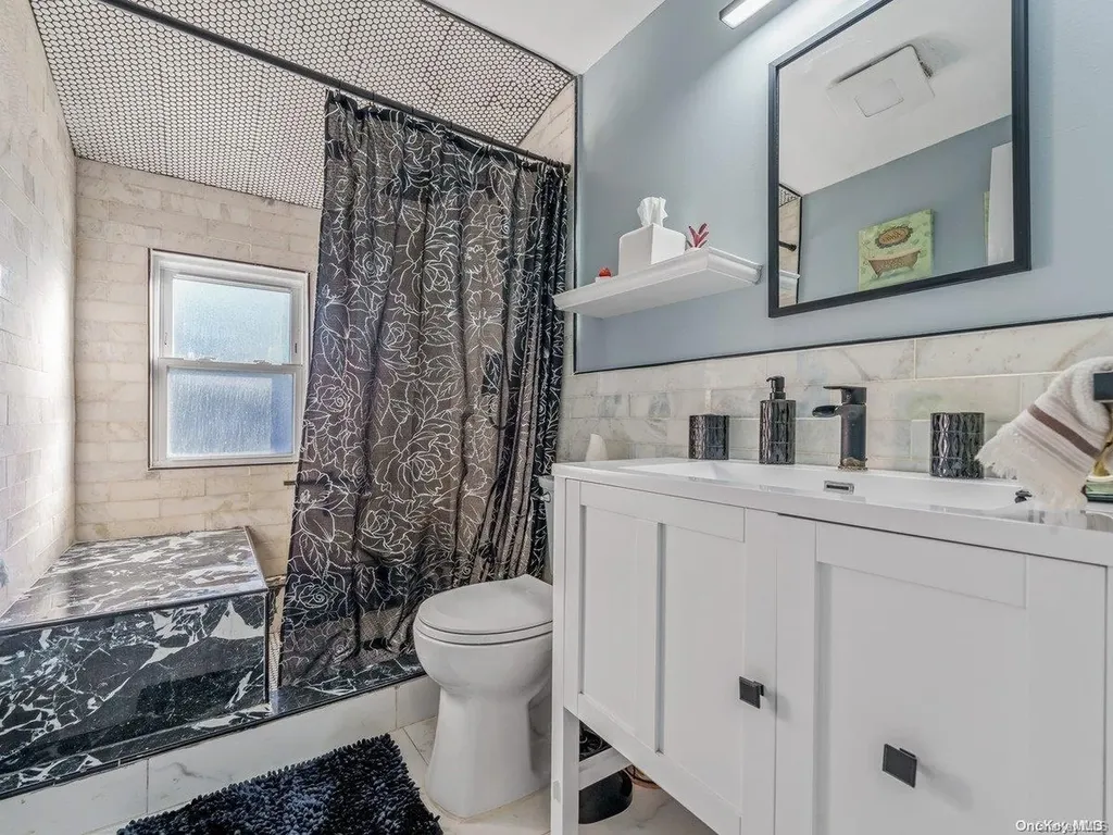 22 Grant Street Freeport NY 11520