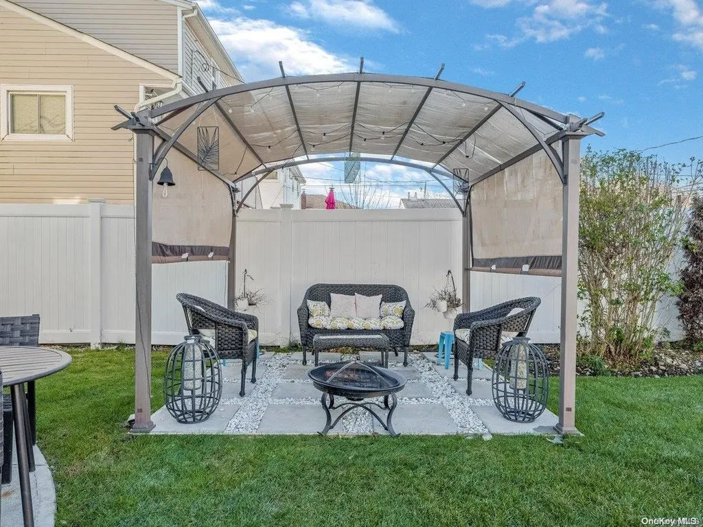 22 Grant Street Freeport NY 11520