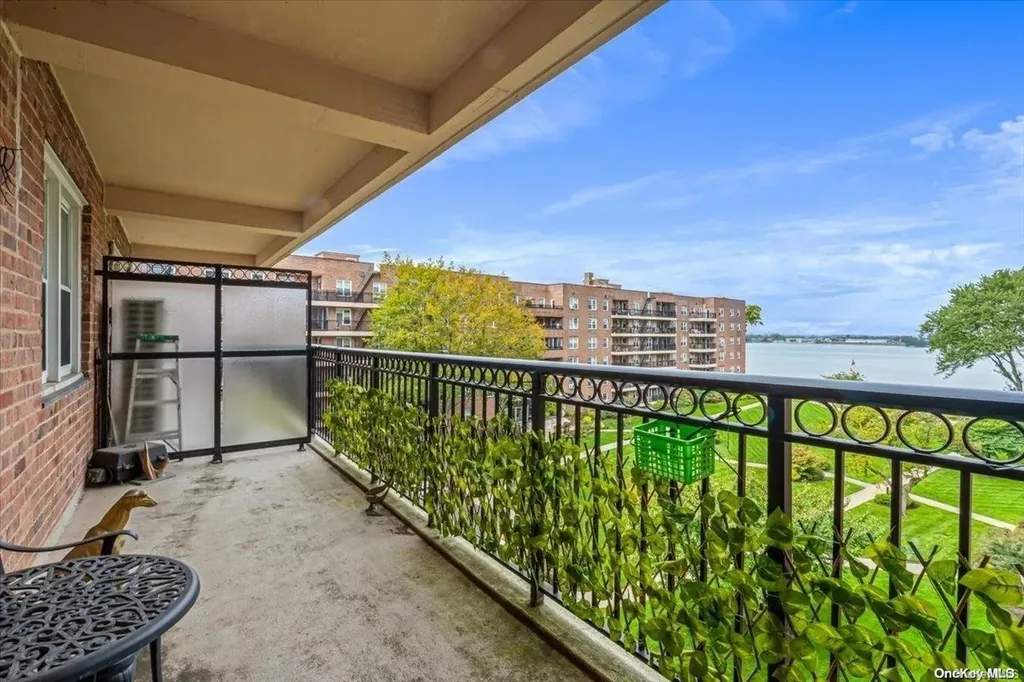 162-41 Powells Cove Boulevard Beechhurst NY 11357