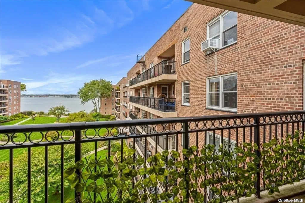 162-41 Powells Cove Boulevard Beechhurst NY 11357