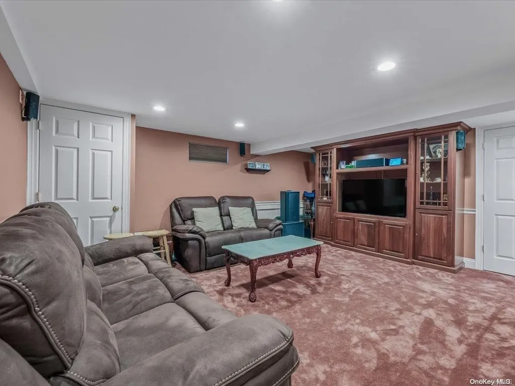 536 Lucille Avenue Elmont NY 11003