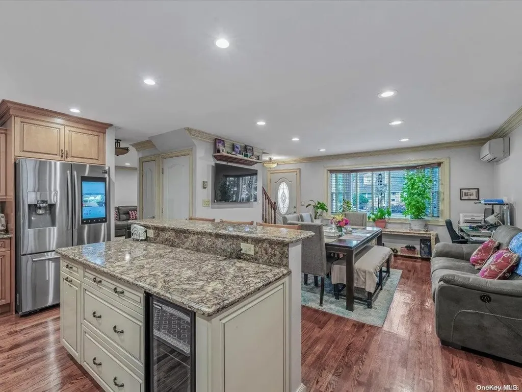 536 Lucille Avenue Elmont NY 11003
