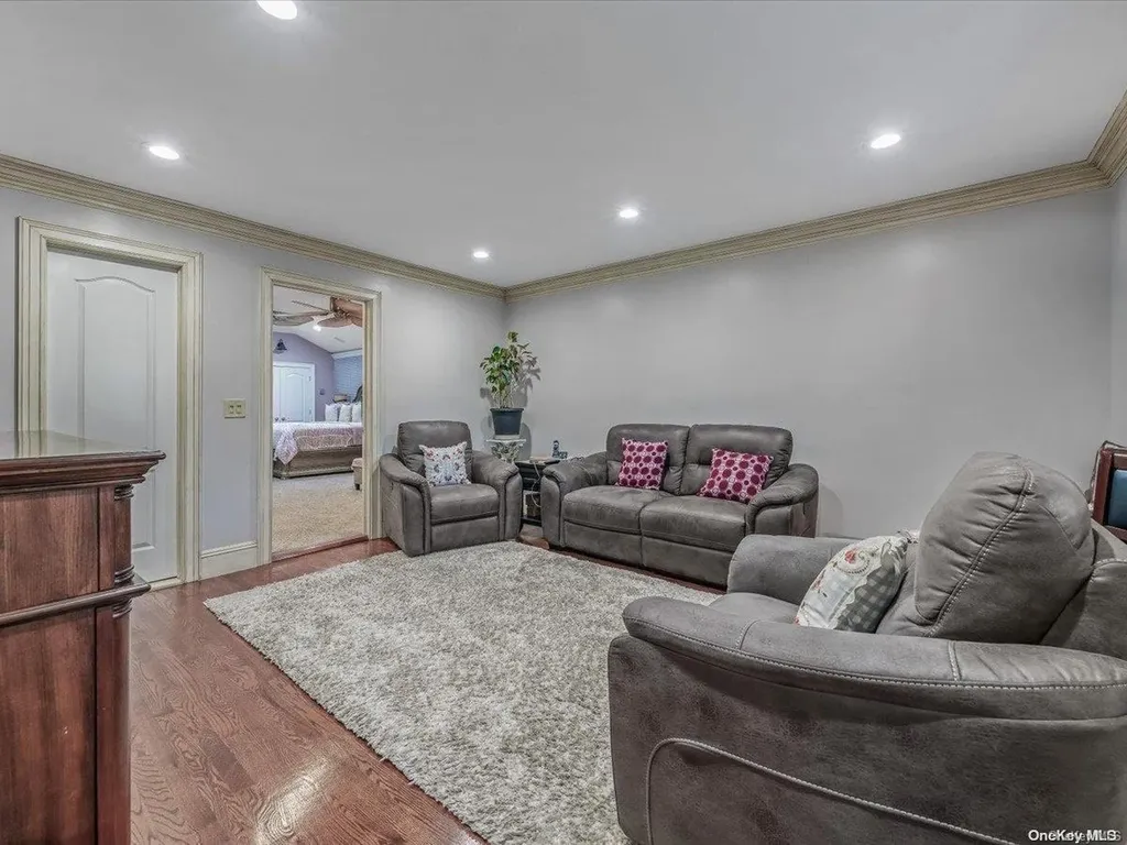 536 Lucille Avenue Elmont NY 11003