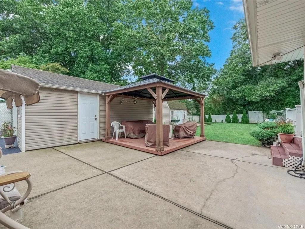 536 Lucille Avenue Elmont NY 11003
