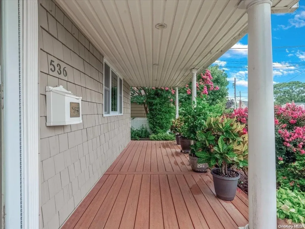 536 Lucille Avenue Elmont NY 11003