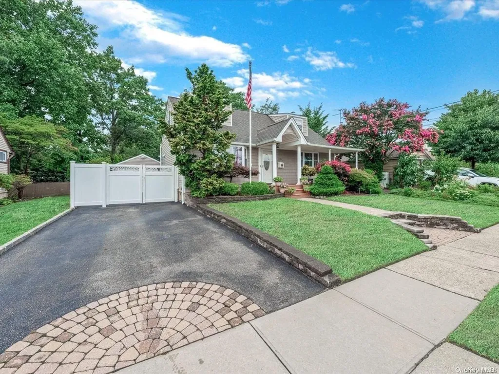 536 Lucille Avenue Elmont NY 11003