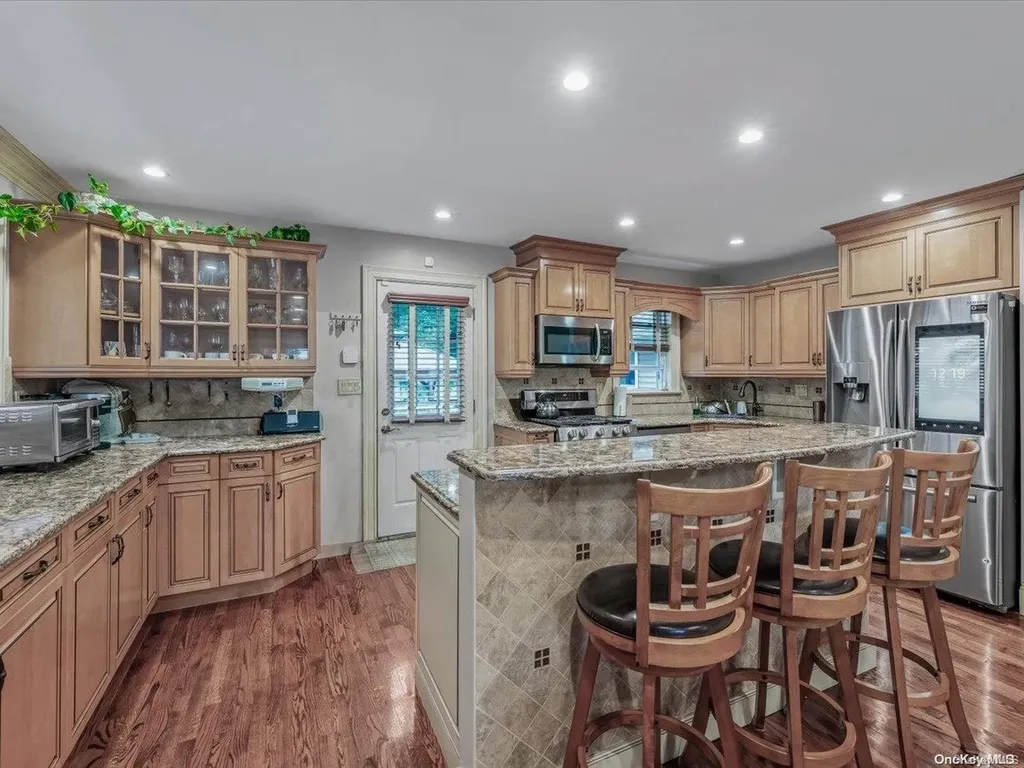 536 Lucille Avenue Elmont NY 11003