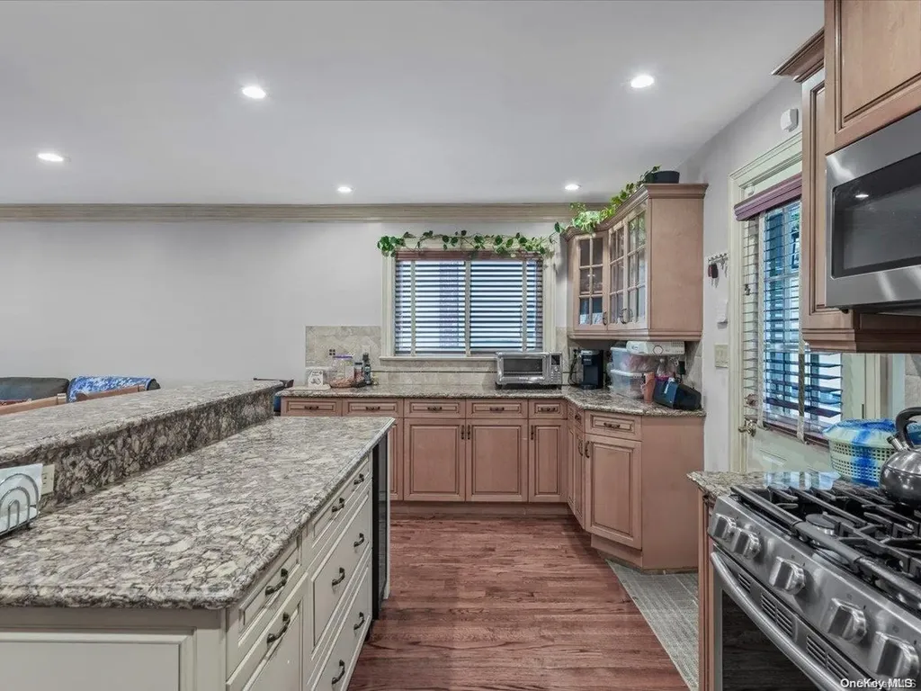536 Lucille Avenue Elmont NY 11003