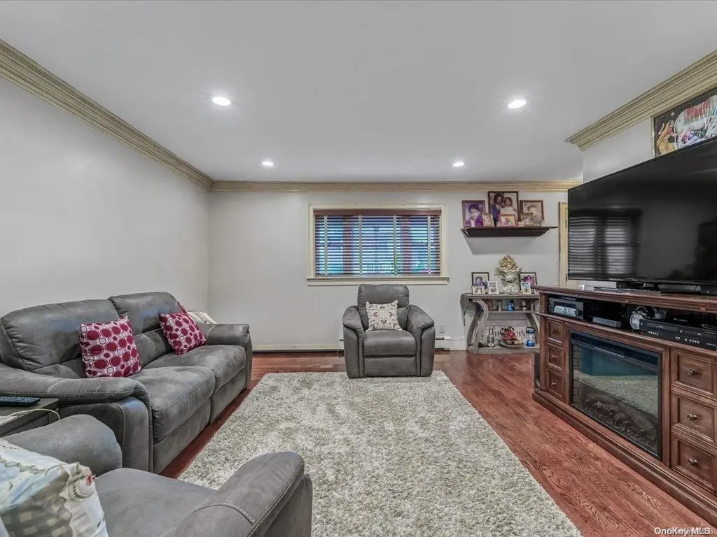 536 Lucille Avenue Elmont NY 11003