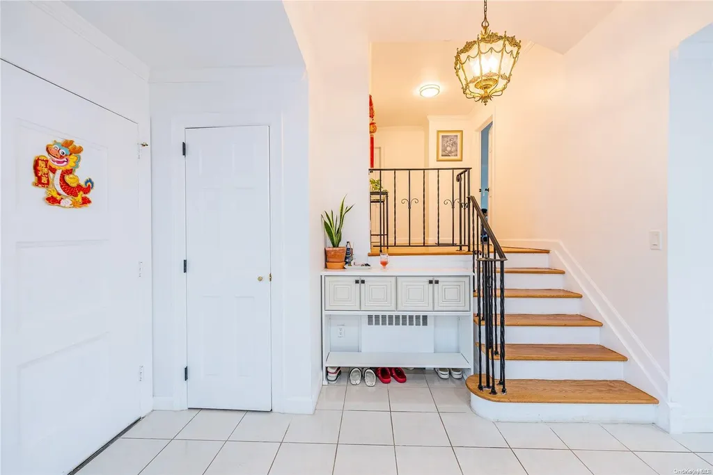 64 Melanie Lane Syosset NY 11791