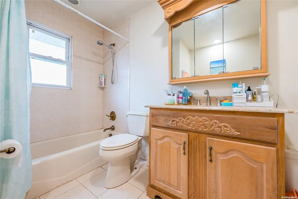 64 Melanie Lane Syosset NY 11791