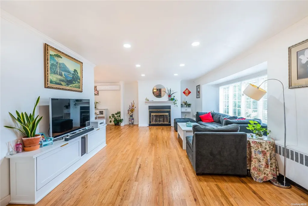 64 Melanie Lane Syosset NY 11791