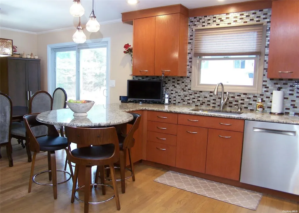 5 Rosalie Drive Plainview NY 11803