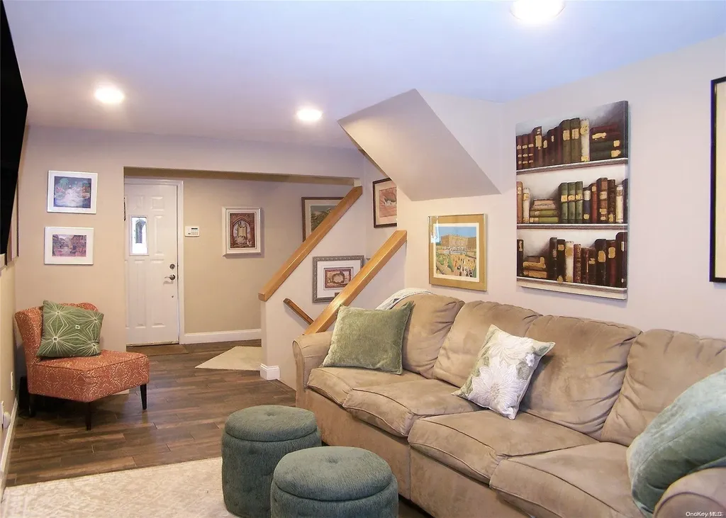 5 Rosalie Drive Plainview NY 11803