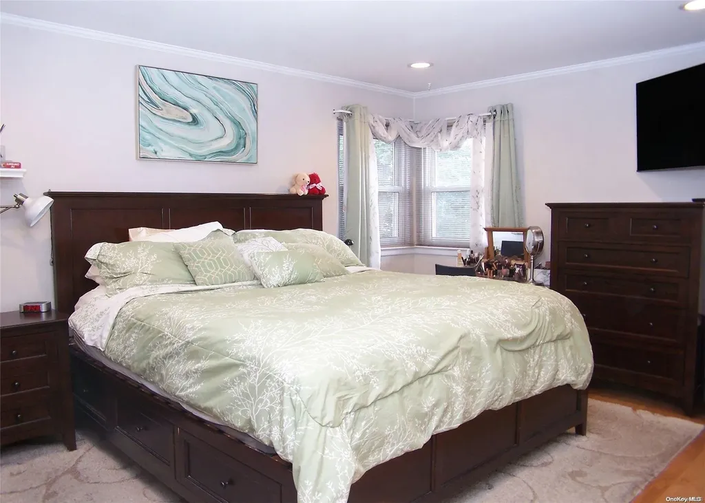 5 Rosalie Drive Plainview NY 11803