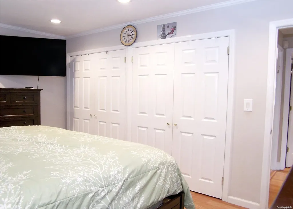 5 Rosalie Drive Plainview NY 11803