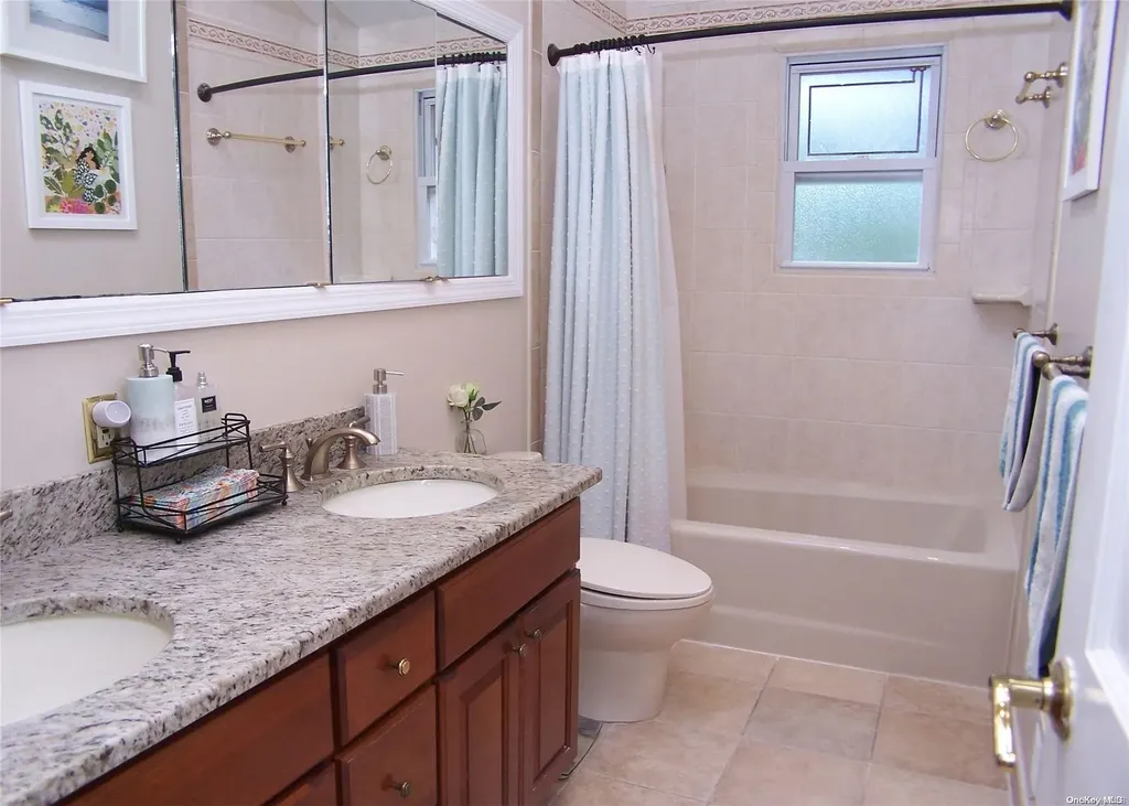 5 Rosalie Drive Plainview NY 11803