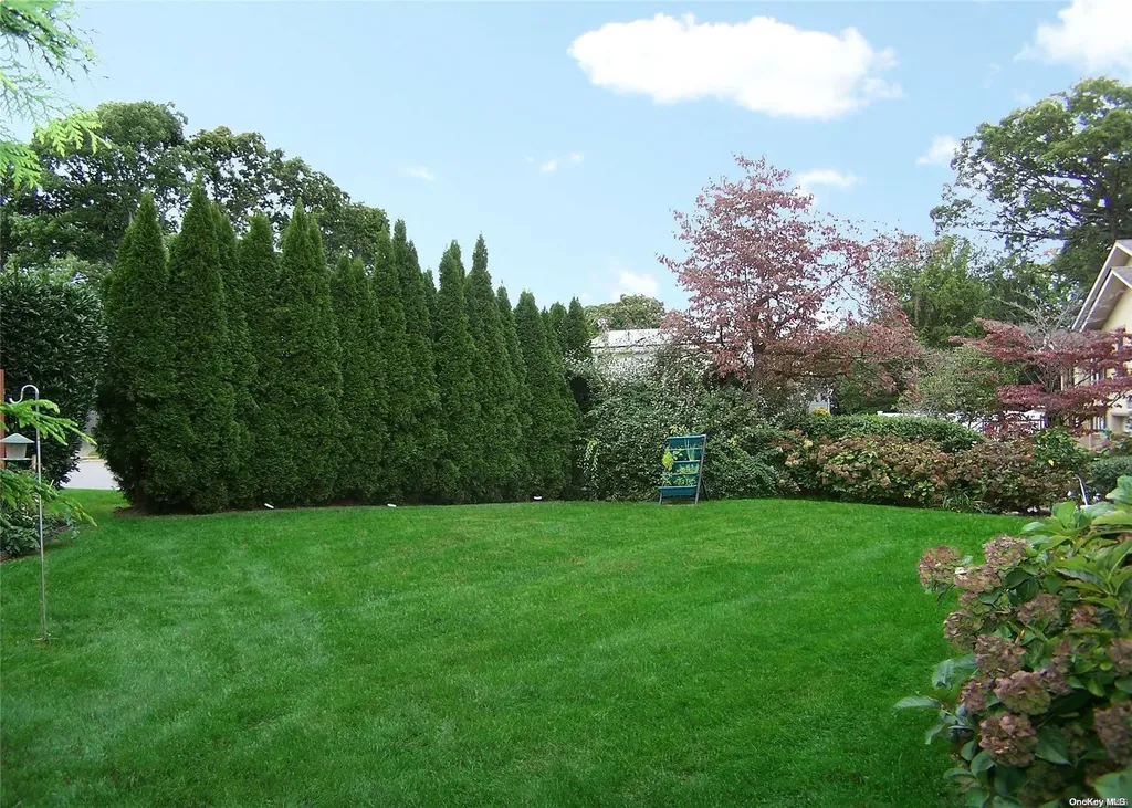 5 Rosalie Drive Plainview NY 11803