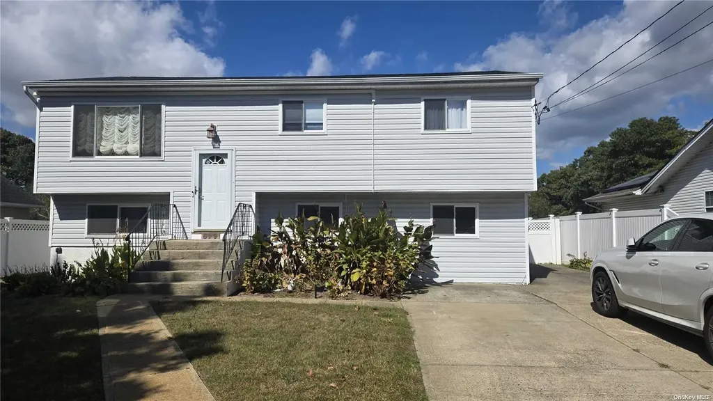 679 Commander Avenue West Babylon NY 11704