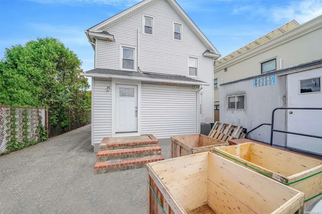 2182 Jackson Avenue Seaford NY 11783
