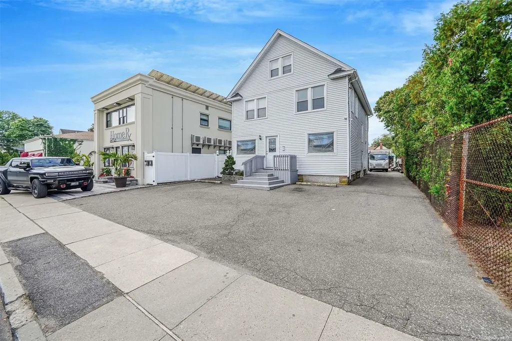 2182 Jackson Avenue Seaford NY 11783