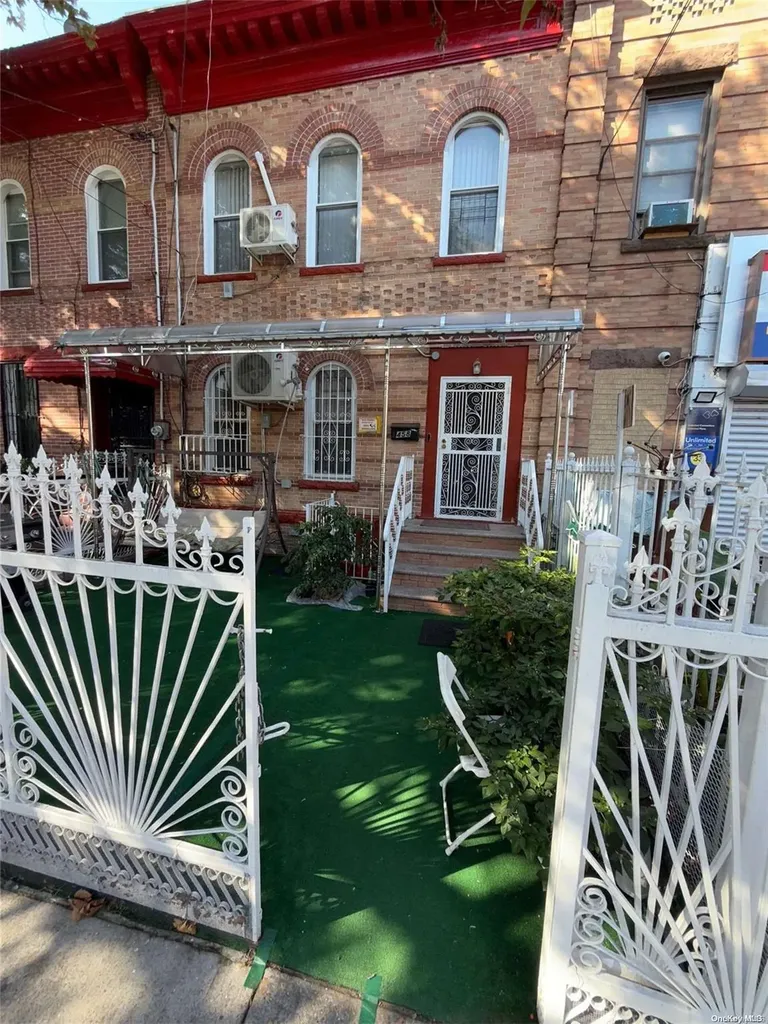 458 Crescent Street Brooklyn NY 11208